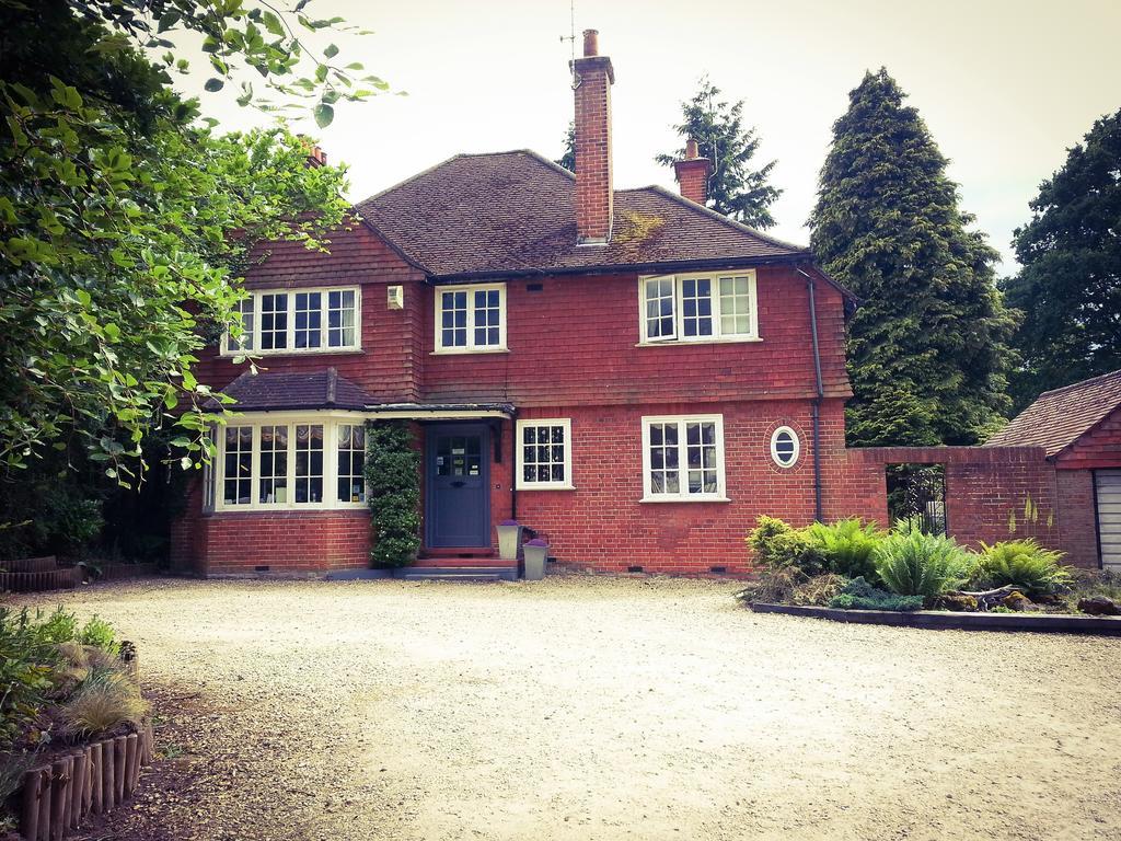 Rosemead Guest House Claygate Экстерьер фото