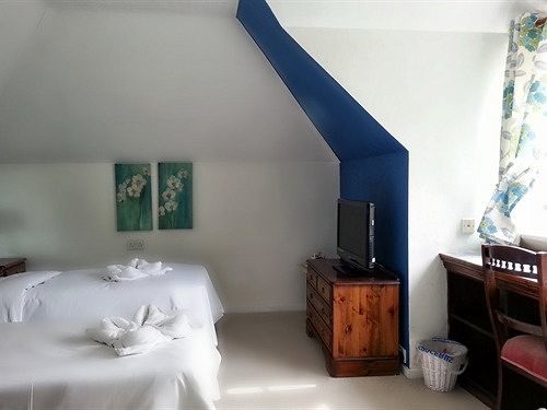 Rosemead Guest House Claygate Экстерьер фото