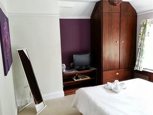 Rosemead Guest House Claygate Экстерьер фото