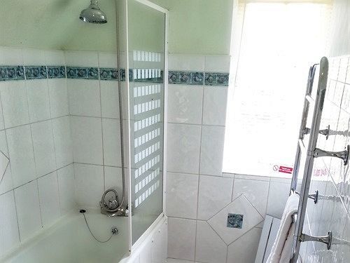 Rosemead Guest House Claygate Экстерьер фото